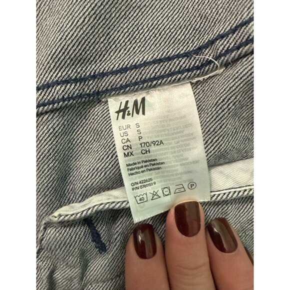 H&M Vintage-Style Medium Wash Denim Jacket With Snap Buttons & Chest Pockets - Picture 7 of 9